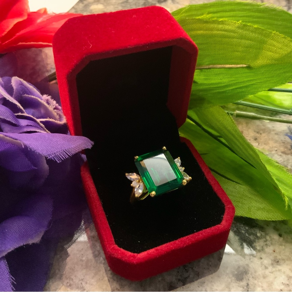 NEW RING, Lab created green emerald and Moissanite. 18k gold over silver. 7.5